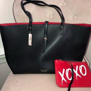 Tote with pouch